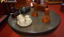 images/gallery/souvenir/carving-miniatures.jpg