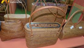 images/gallery/souvenir/woven-bag.jpg